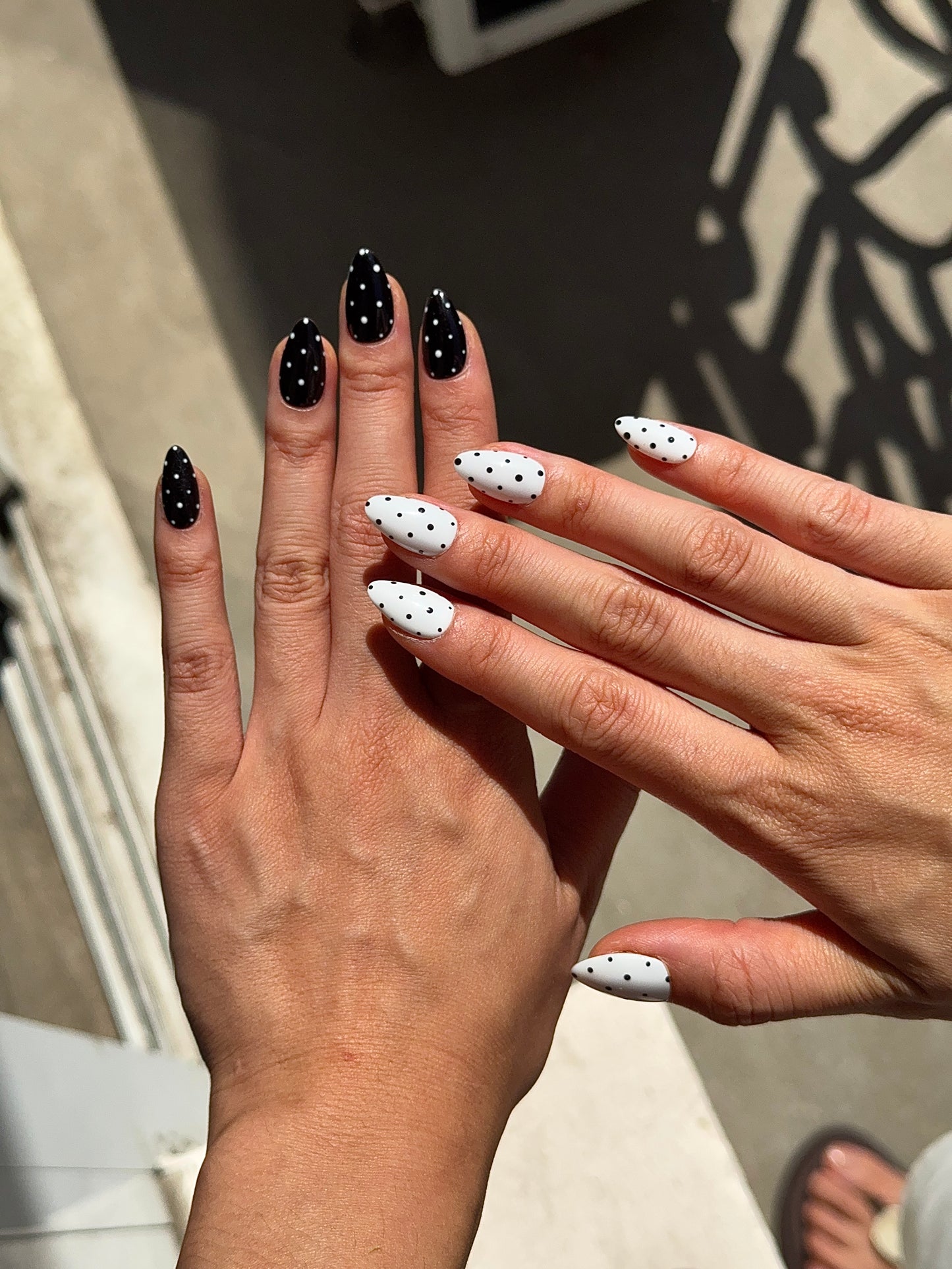 Polka Black - handsy nails