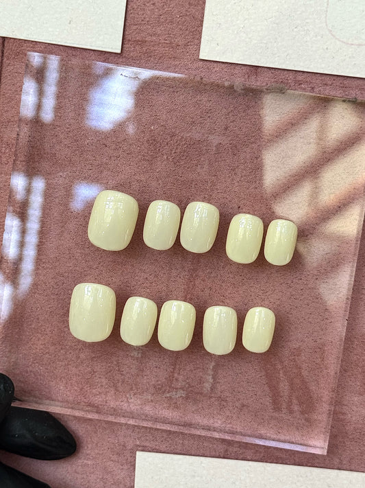 Yoghurt - handsy nails