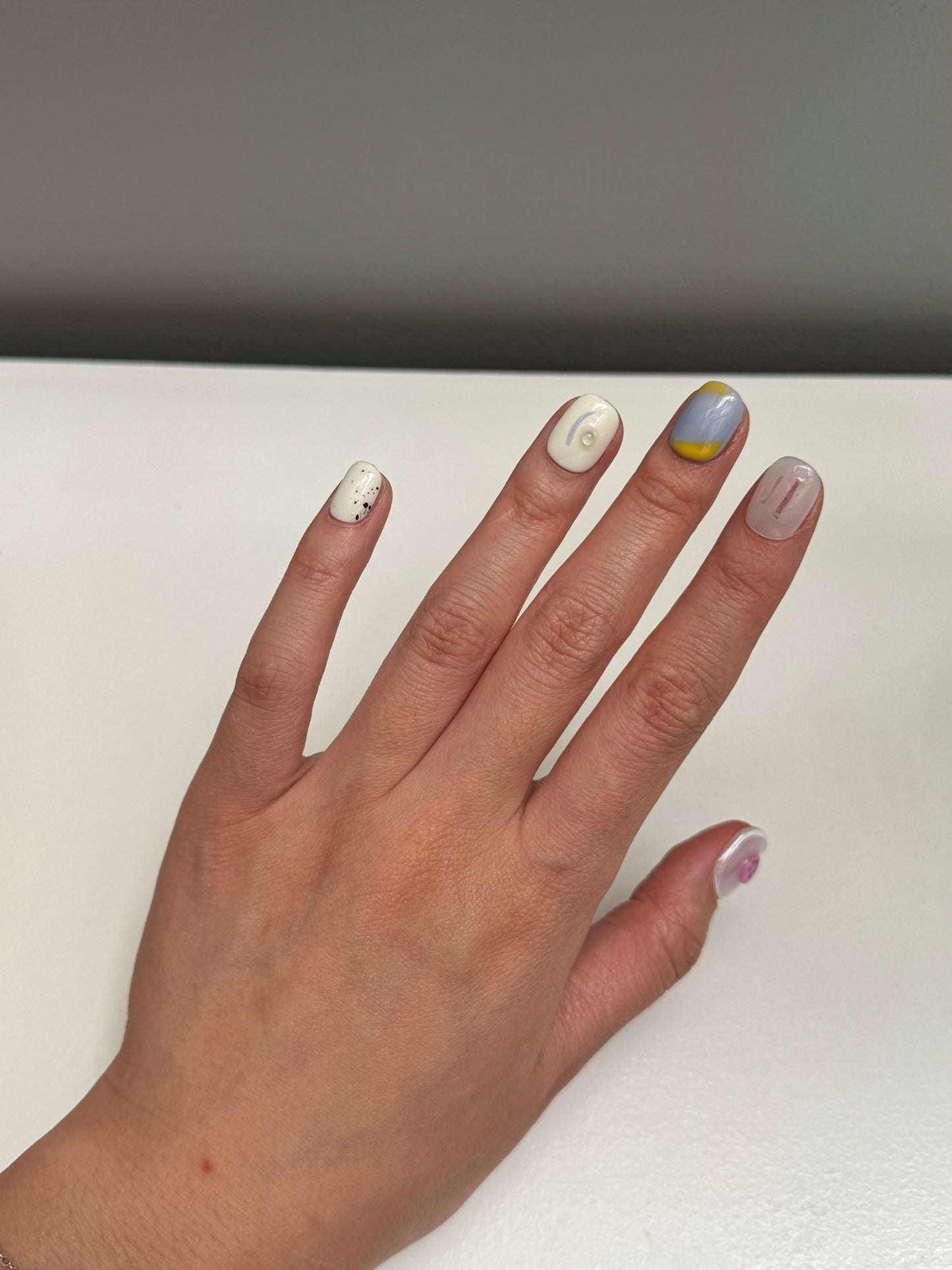 Smiley Pastel - handsy nails