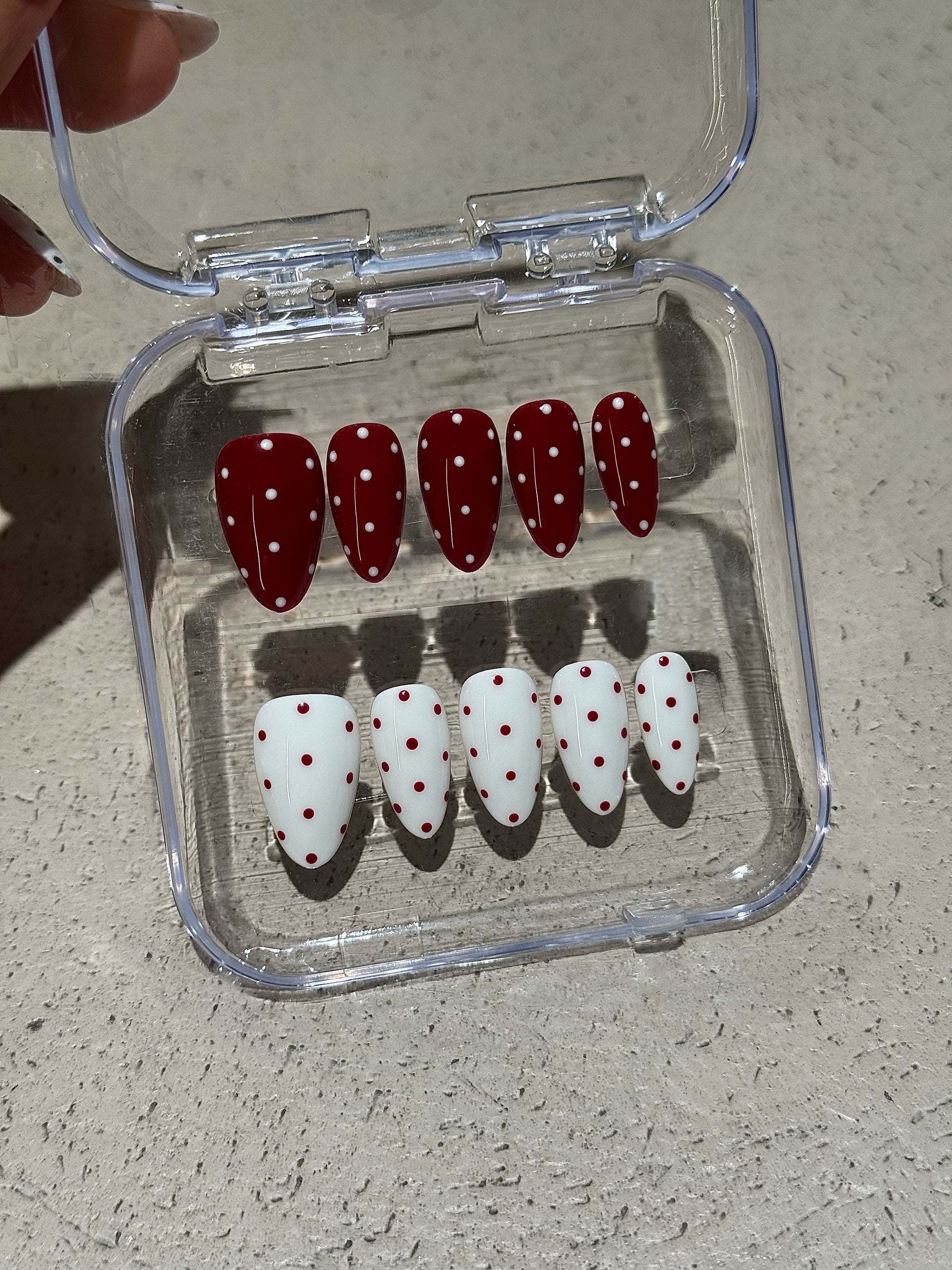 Polka Burgundy - handsy nails