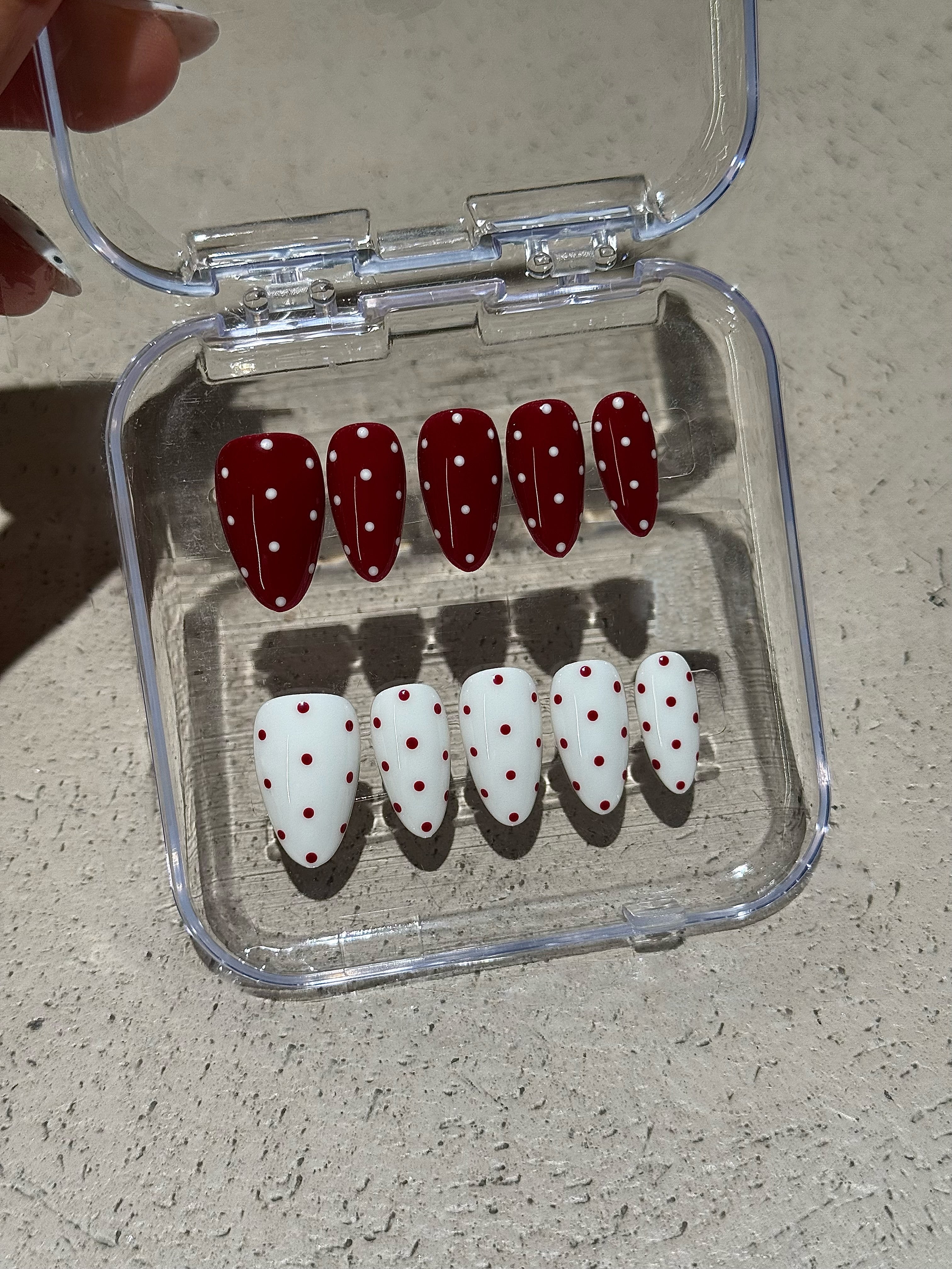 Polka Burgundy - handsy nails