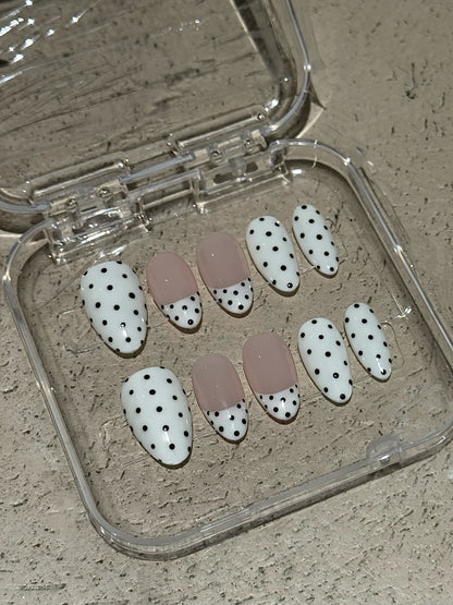 Polka White - handsy nails