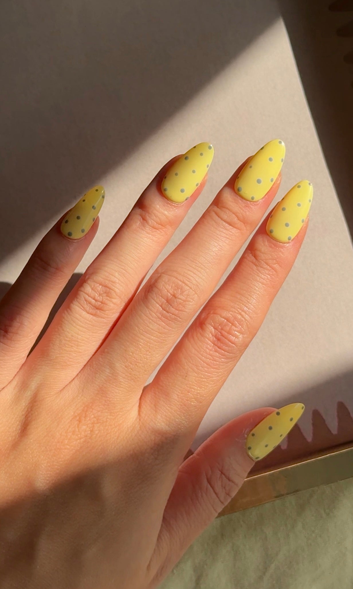 Lemonade - handsy nails