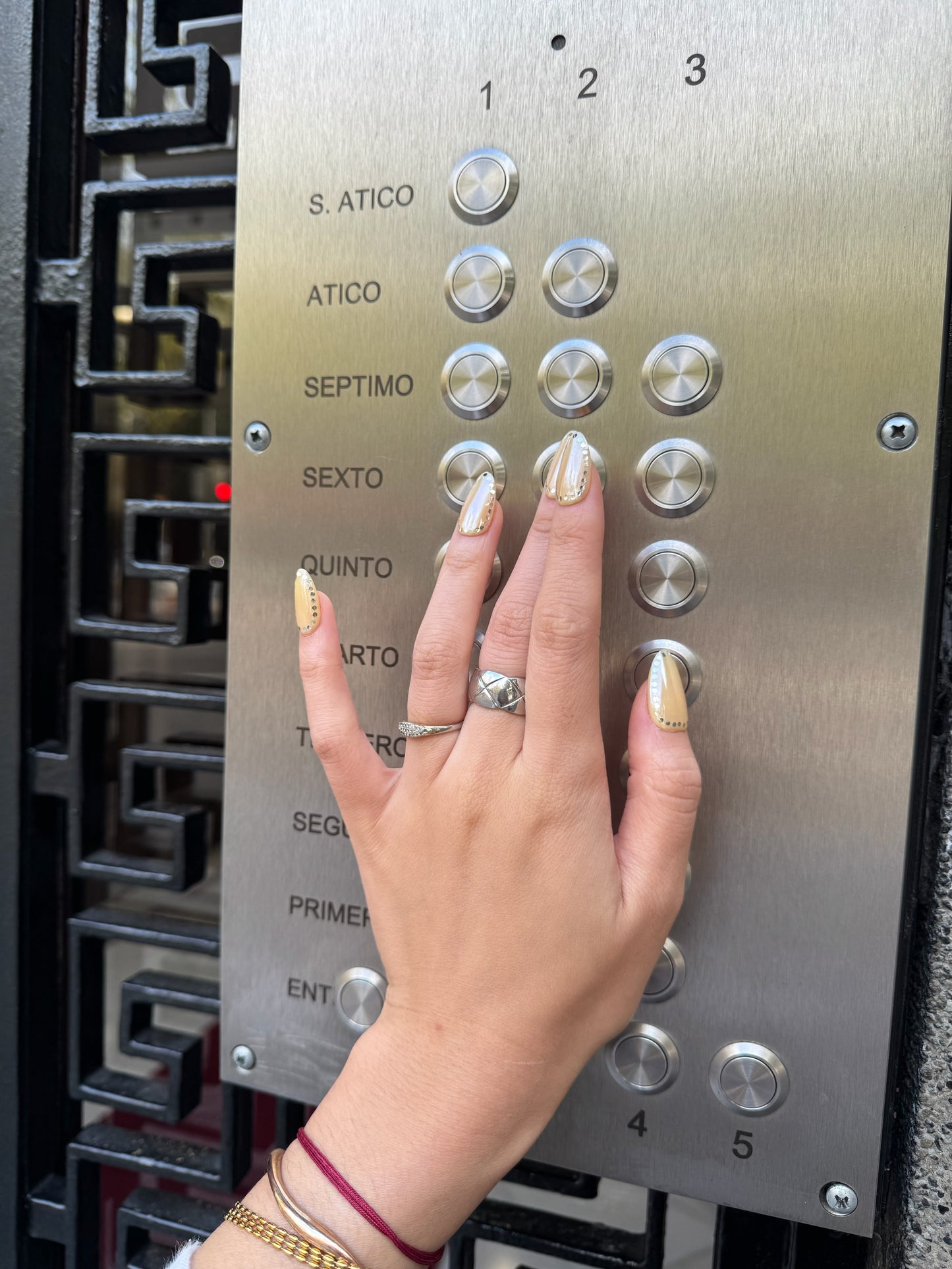 Disco Honey - handsy nails