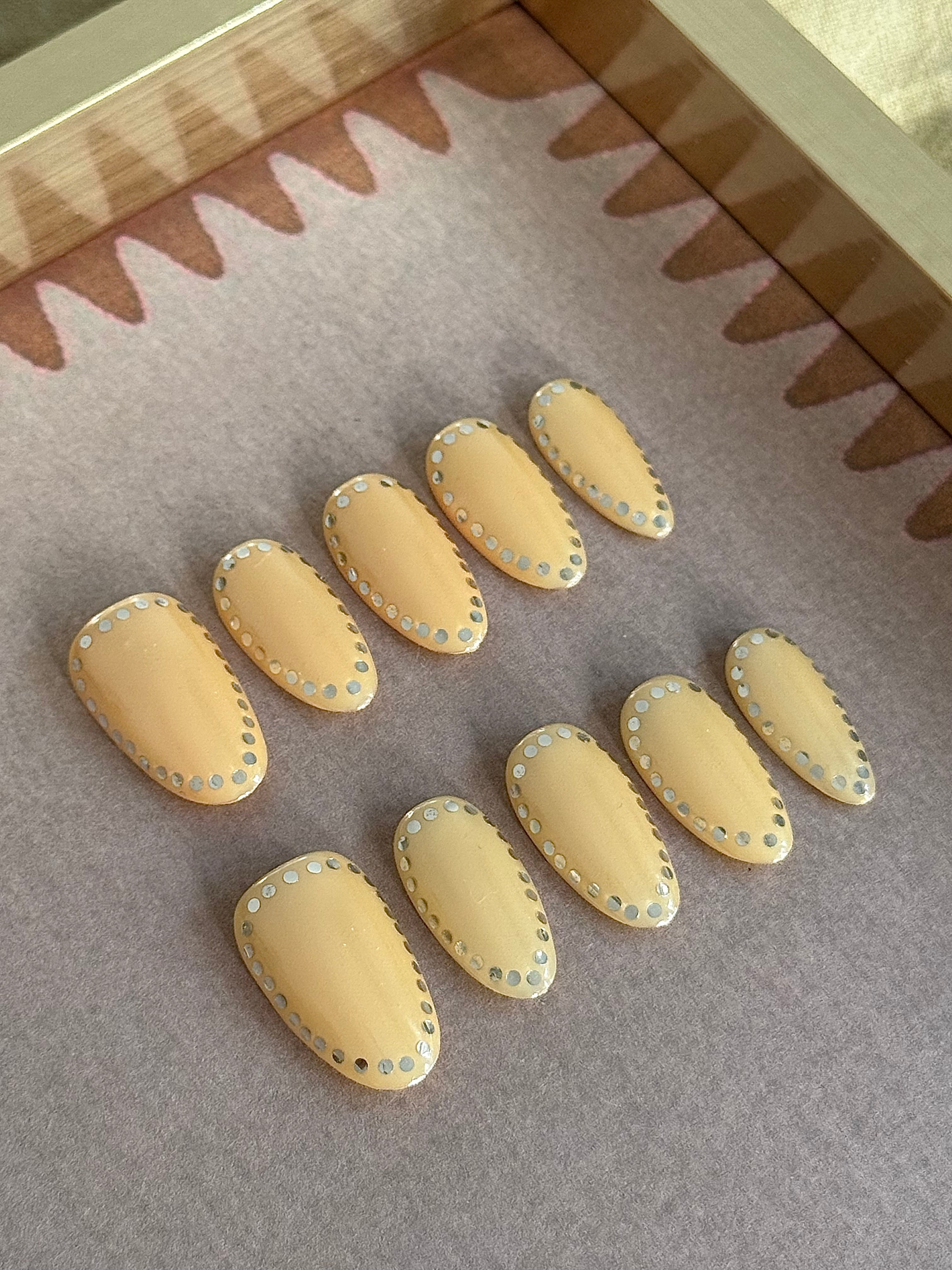 Disco Honey - handsy nails
