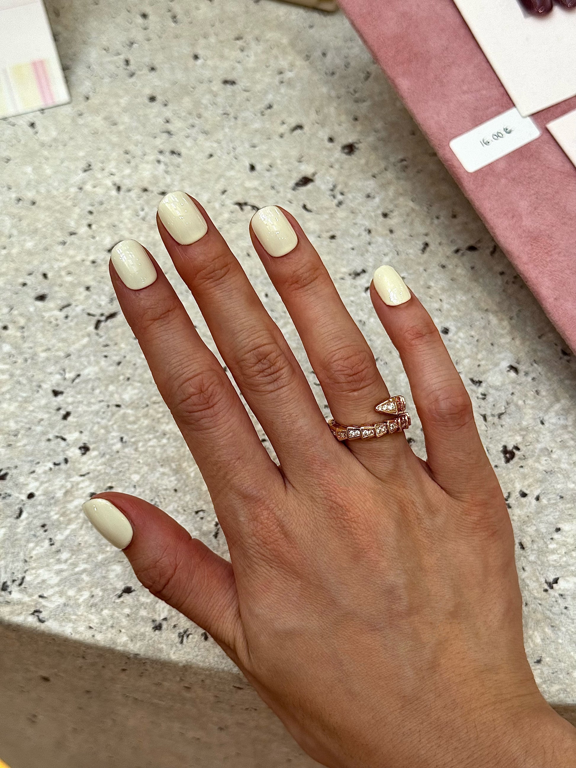 Yoghurt - handsy nails