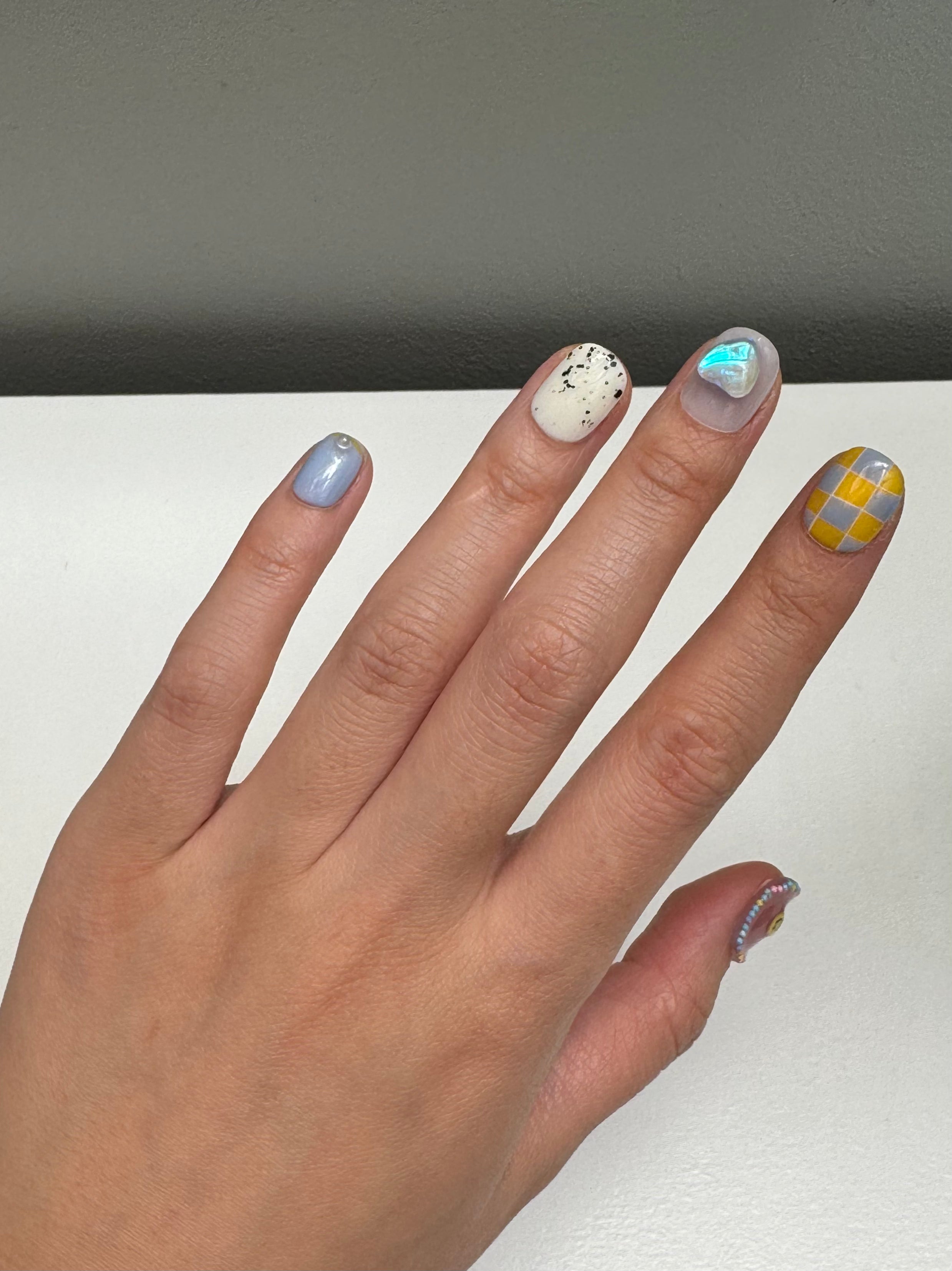 Smiley Pastel - handsy nails