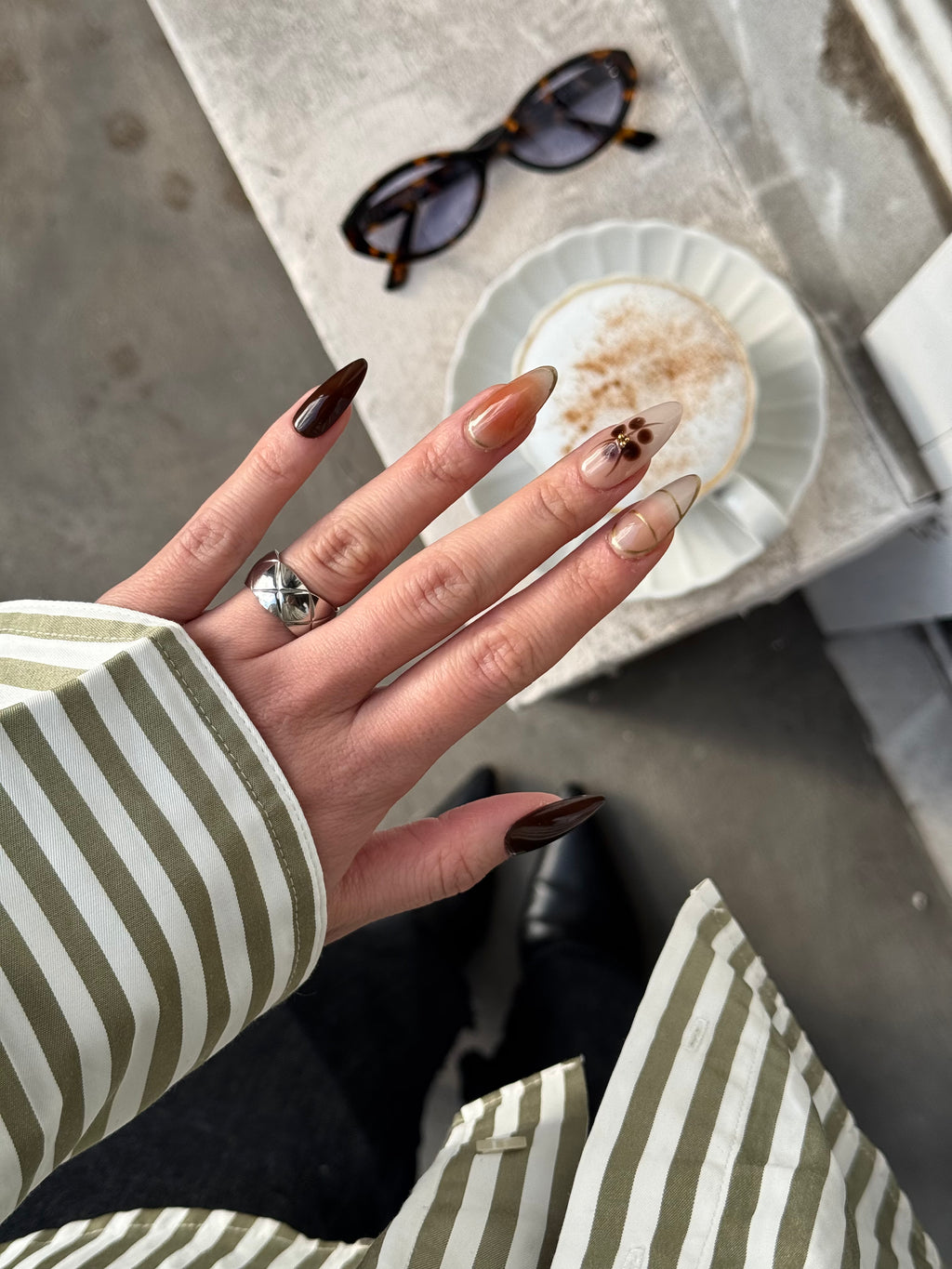 Espresso Bloom - handsy nails