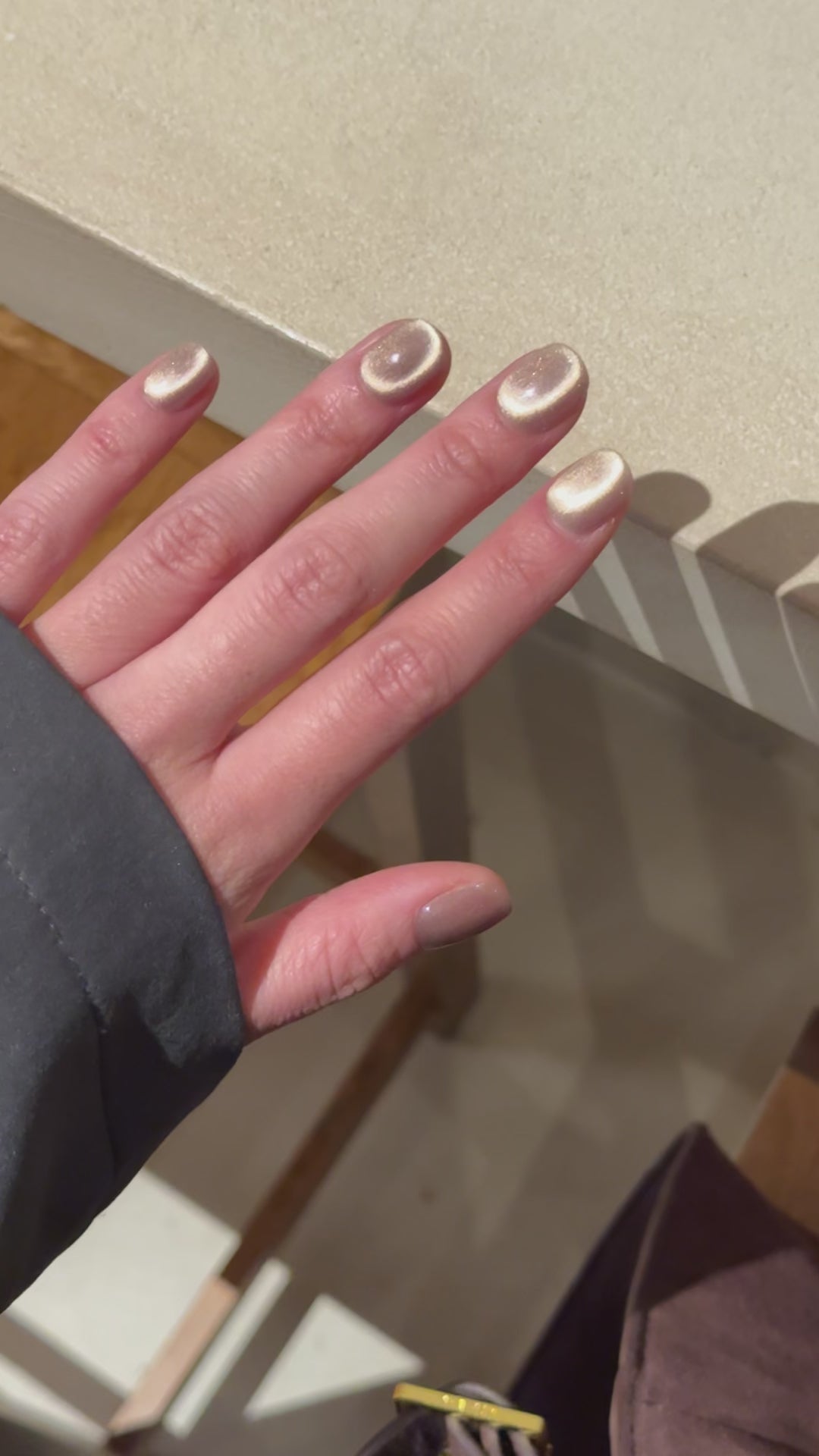 nails-opal-eye-cat-velvet-beige-press-on-short